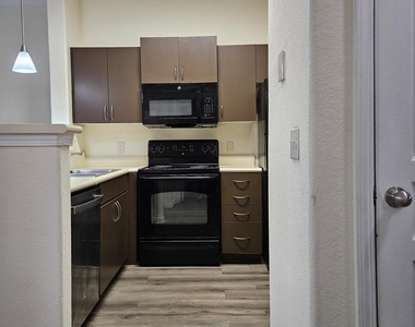 8290 Gate Parkway - Photo Thumbnail 9