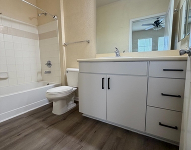 8290 Gate Parkway - Photo Thumbnail 14