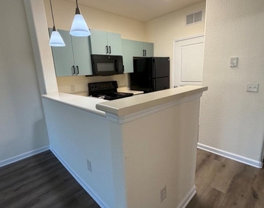 8290 Gate Parkway - Photo Thumbnail 10