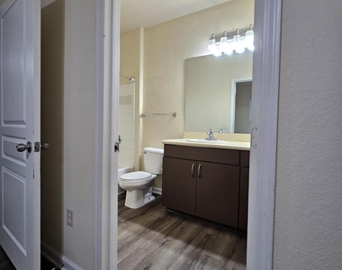 8290 Gate Parkway - Photo Thumbnail 14