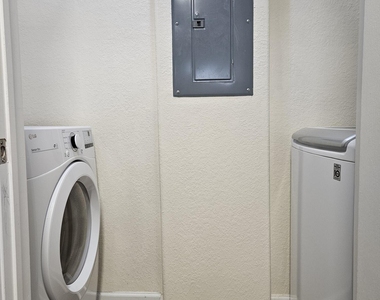 8290 Gate Parkway - Photo Thumbnail 19