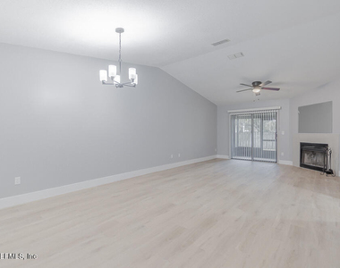 2131 Sea Hawk Drive - Photo Thumbnail 7