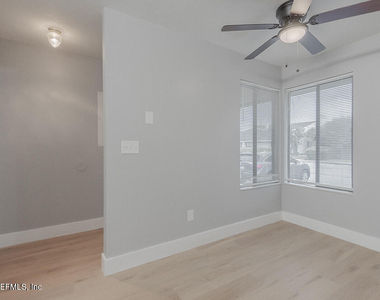 2131 Sea Hawk Drive - Photo Thumbnail 6
