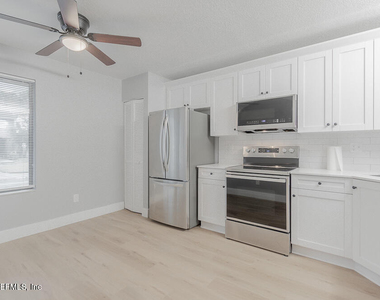 2131 Sea Hawk Drive - Photo Thumbnail 4