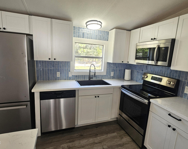 231 Lakeview Court - Photo Thumbnail 7