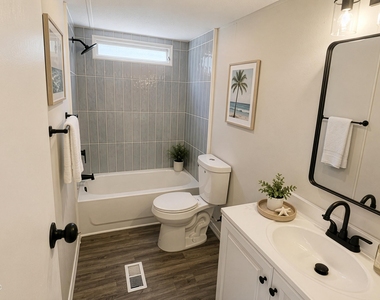 231 Lakeview Court - Photo Thumbnail 18