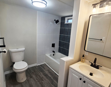 231 Lakeview Court - Photo Thumbnail 6