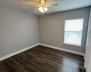 200 Joseph Lake Court - Photo Thumbnail 24