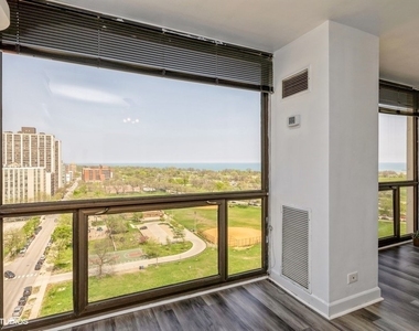 4343 N Clarendon Avenue - Photo Thumbnail 5