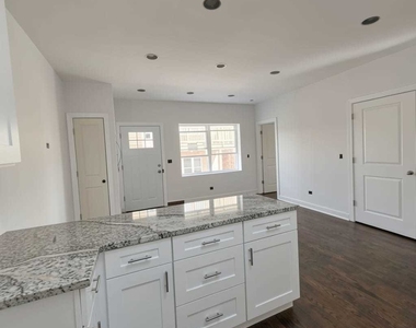3726 N Racine Avenue - Photo Thumbnail 2