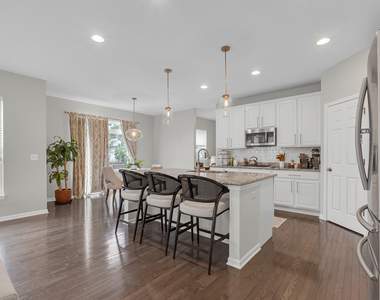 16w674 Hawthorne Court - Photo Thumbnail 5