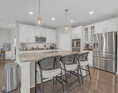16w674 Hawthorne Court - Photo Thumbnail 7
