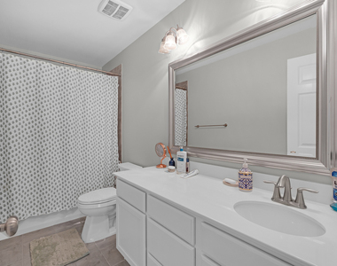16w674 Hawthorne Court - Photo Thumbnail 20