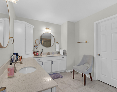 16w674 Hawthorne Court - Photo Thumbnail 16