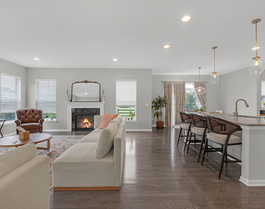 16w674 Hawthorne Court - Photo Thumbnail 4