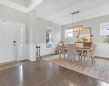 16w674 Hawthorne Court - Photo Thumbnail 2