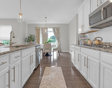 16w674 Hawthorne Court - Photo Thumbnail 8