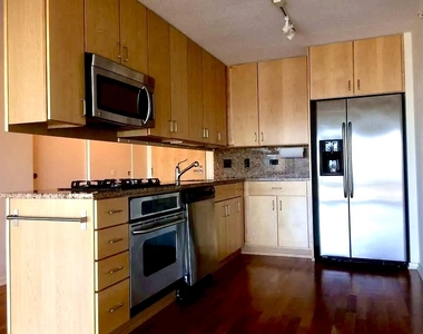9725 Woods Drive - Photo Thumbnail 4