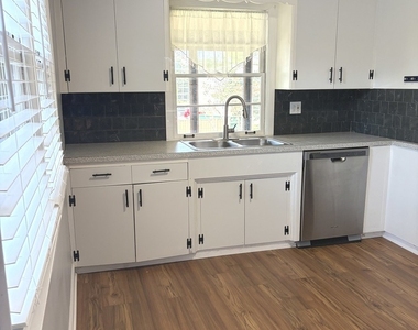 714 Michigan Street - Photo Thumbnail 2