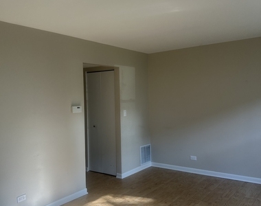 2464 Devonshire Court - Photo Thumbnail 10