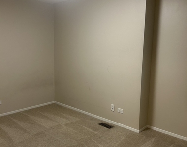 2464 Devonshire Court - Photo Thumbnail 7