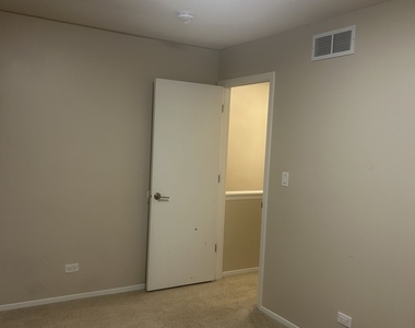 2464 Devonshire Court - Photo Thumbnail 8