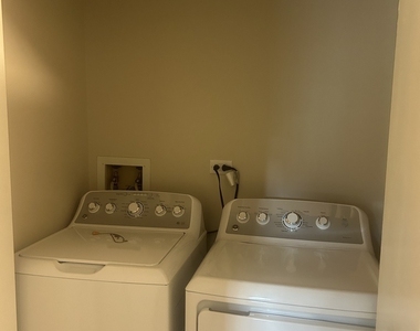 2464 Devonshire Court - Photo Thumbnail 14