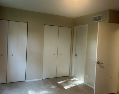 2464 Devonshire Court - Photo Thumbnail 13