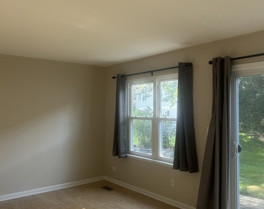 2464 Devonshire Court - Photo Thumbnail 4