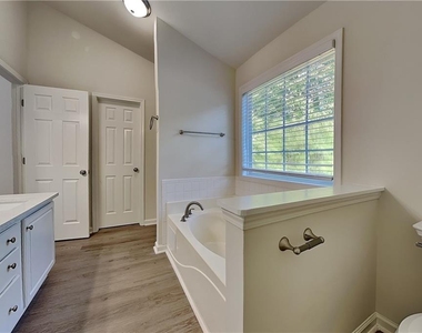 863 Langley View Court - Photo Thumbnail 9