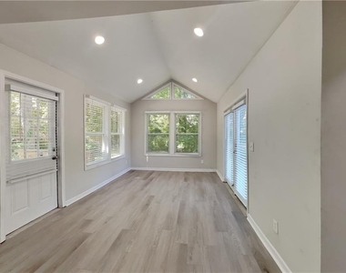3867 Buckland Drive Sw - Photo Thumbnail 3