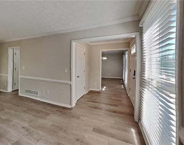 3867 Buckland Drive Sw - Photo Thumbnail 2