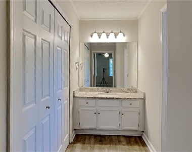 3867 Buckland Drive Sw - Photo Thumbnail 9