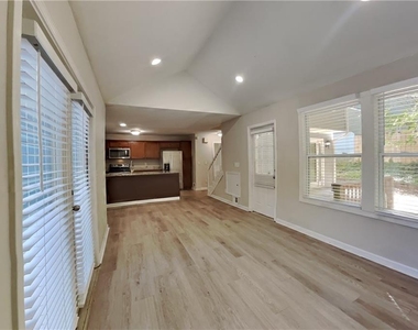 3867 Buckland Drive Sw - Photo Thumbnail 4