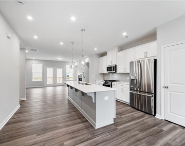 909 Colton Drive - Photo Thumbnail 4
