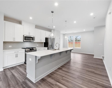 909 Colton Drive - Photo Thumbnail 5