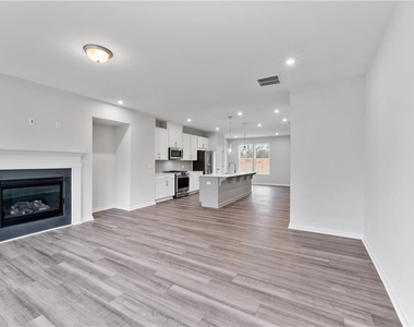 909 Colton Drive - Photo Thumbnail 7