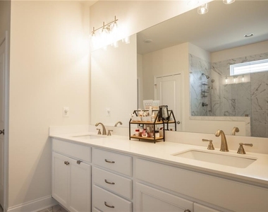 729 Glenside Drive - Photo Thumbnail 13