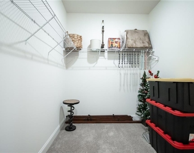 729 Glenside Drive - Photo Thumbnail 23