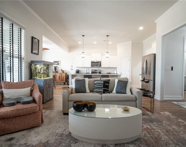 729 Glenside Drive - Photo Thumbnail 5