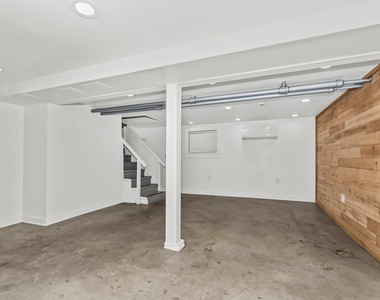 7457 N Maplewood Avenue - Photo Thumbnail 10