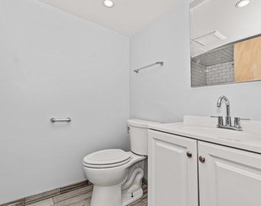 7457 N Maplewood Avenue - Photo Thumbnail 11