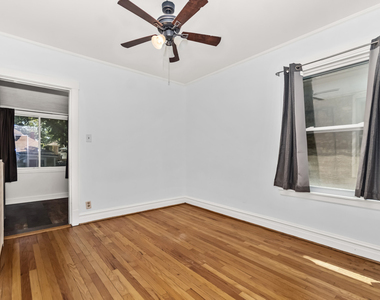 7457 N Maplewood Avenue - Photo Thumbnail 6