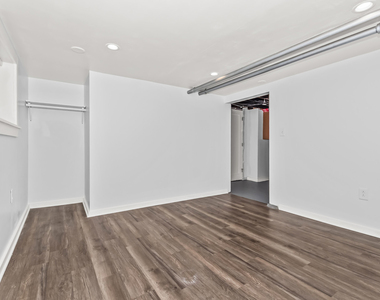 7457 N Maplewood Avenue - Photo Thumbnail 9