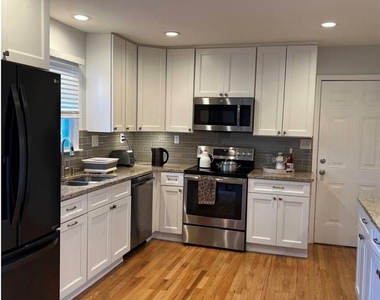 1590 Woodcreek Drive - Photo Thumbnail 5