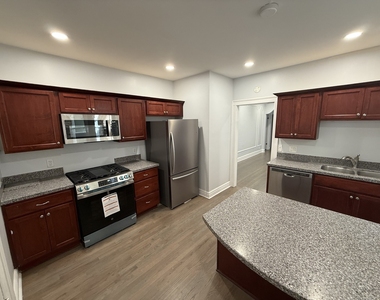 2827 W Lunt Avenue - Photo Thumbnail 2