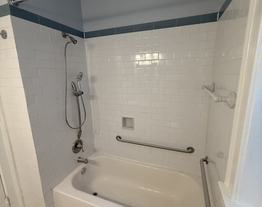2827 W Lunt Avenue - Photo Thumbnail 10