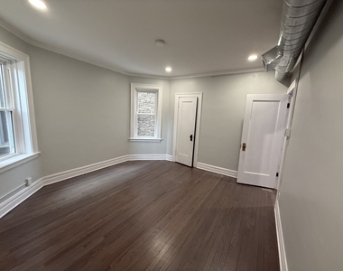 2827 W Lunt Avenue - Photo Thumbnail 11