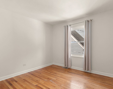 917 Hamlin Street - Photo Thumbnail 10