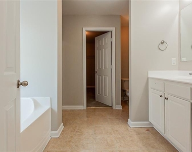 3035 Whittier Way - Photo Thumbnail 5